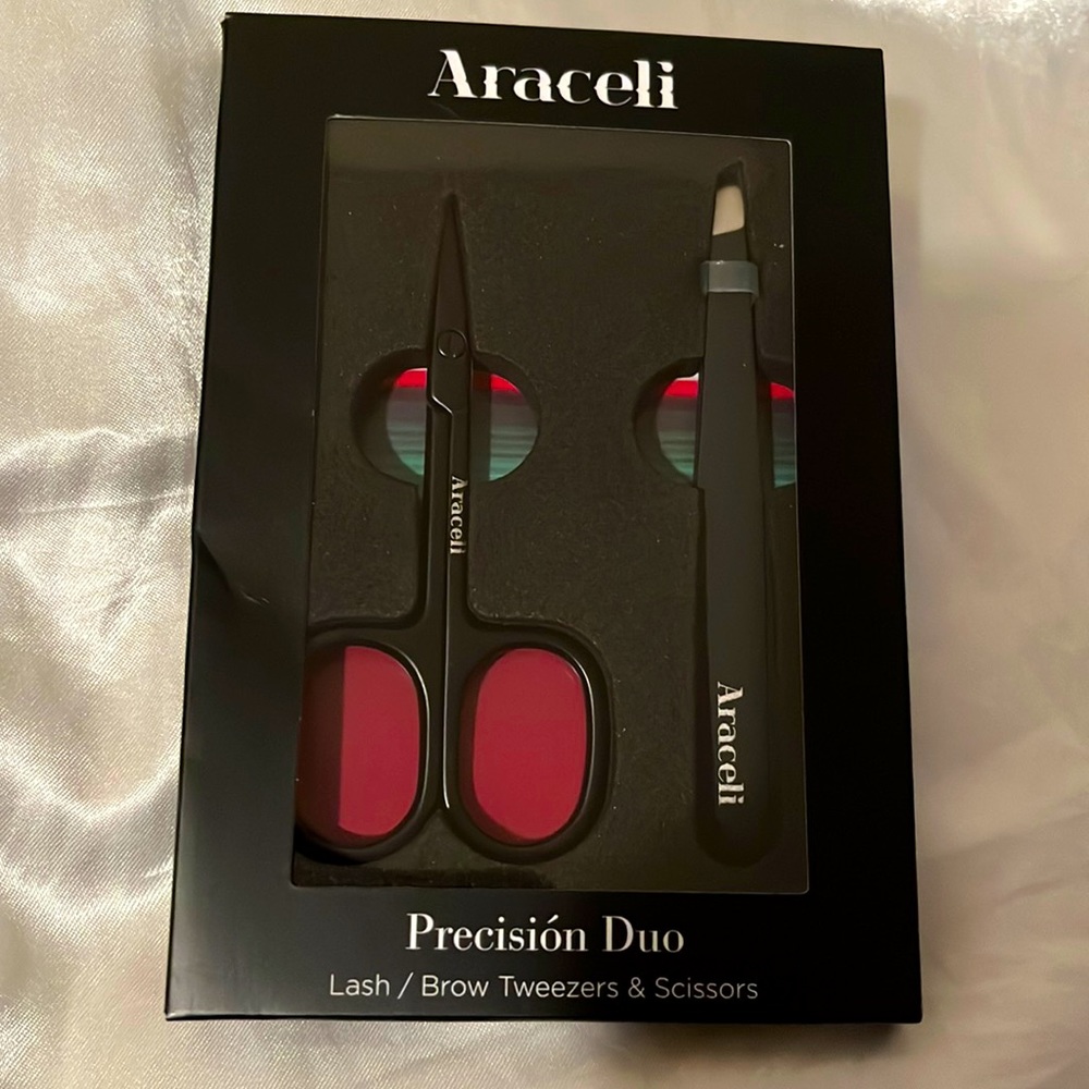 ARACELI BEAUTY PRECISIÓN DUO Scissors + Tweezers